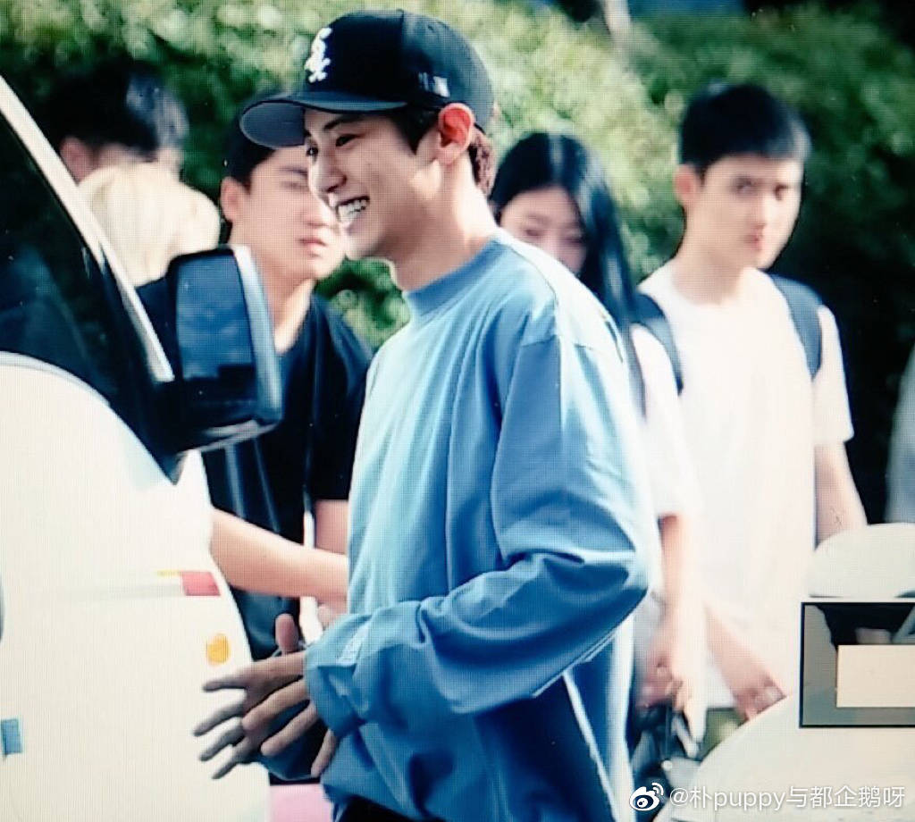 bIoomingsoo's tweet photo. caption these chansoo pics 😂 https://t.co/APUqvkoMOt
