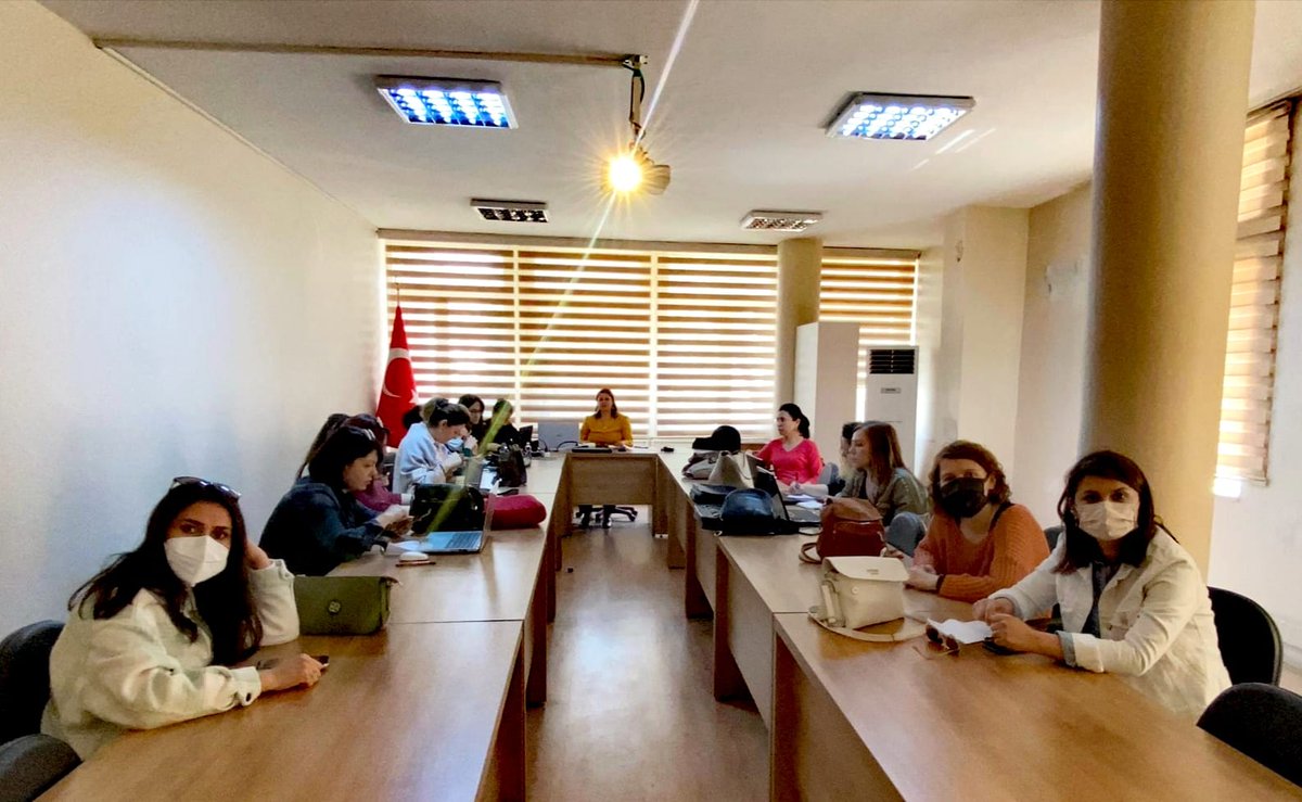 eTwinningAydin's tweet photo. ✅06.04.2022 tarihinde Koçarlı ilçemizde,Koçarlı ilçe temsilcimiz Esma Karataş tarafından 16 öğretmenimizin katılımıyla 'eTwinning Kalite Etiketi Başvuru Süreci' eğitimi gerçekleştirilmiştir.

🏆Öğretmenlerimize kalite etiketi sürecinde başarılar dileriz.👏🏻

#HerŞeyAydınİçin🇹🇷🇪🇺 https://t.co/Ixjo5npcqK