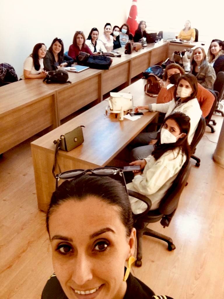 eTwinningAydin's tweet photo. ✅06.04.2022 tarihinde Koçarlı ilçemizde,Koçarlı ilçe temsilcimiz Esma Karataş tarafından 16 öğretmenimizin katılımıyla 'eTwinning Kalite Etiketi Başvuru Süreci' eğitimi gerçekleştirilmiştir.

🏆Öğretmenlerimize kalite etiketi sürecinde başarılar dileriz.👏🏻

#HerŞeyAydınİçin🇹🇷🇪🇺 https://t.co/Ixjo5npcqK