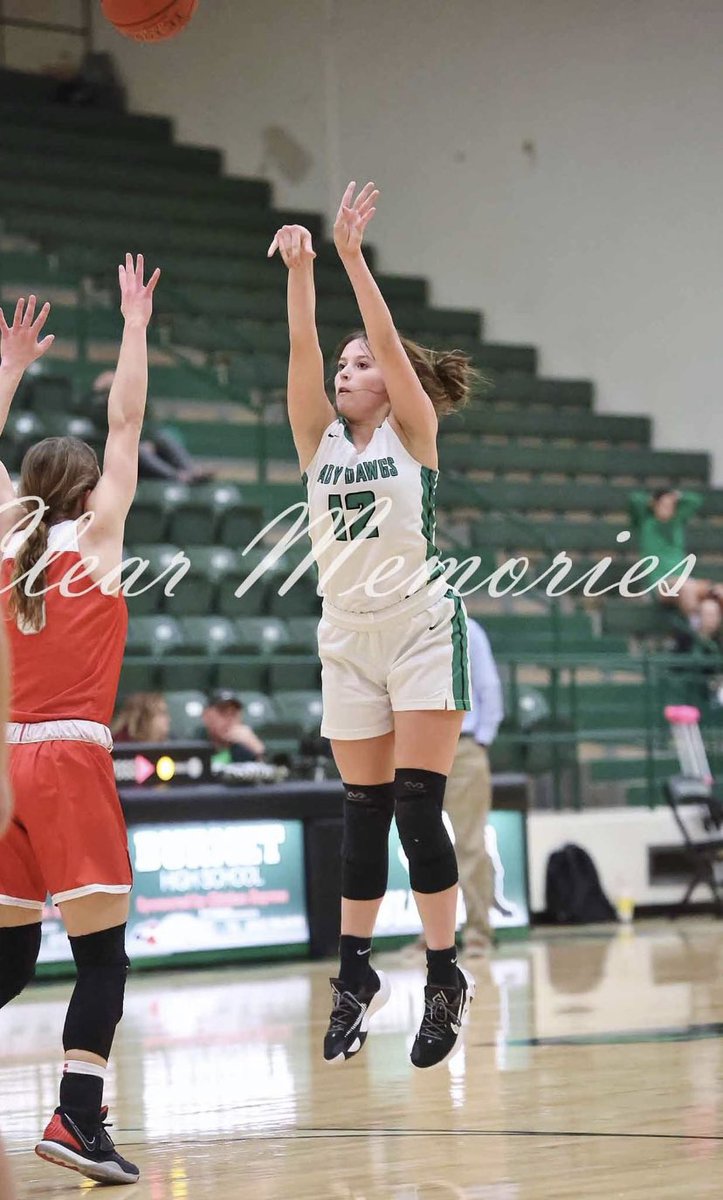 NLWBball01's tweet image. 2025 @SierraSchaefe10 plays up on our 16u elite team. She had a big weekend hitting 11 - 3s over the course of 3 games. She is a sharp shooter but defiantly a skilled scorer in many ways! Works hard on both sides of the ball. #hooper #nextlevelbasketball #proud