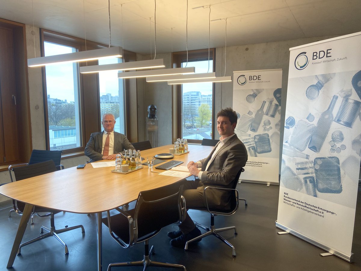 bde_presse's tweet photo. Wir haben uns gestern über reges Interesse an unserem digitalen Diskussionsabend zur POP-Verordnung gefreut! Ein Dank geht an die Diskussionsteilnehmer @RipaManuela, Dr. Georg Surkau (@BMUV), @ChrisSlijkhuis, @evelinelemke & @TimWilms (@RemondisElectro). #circulareconomy https://t.co/urEBY1LlOB
