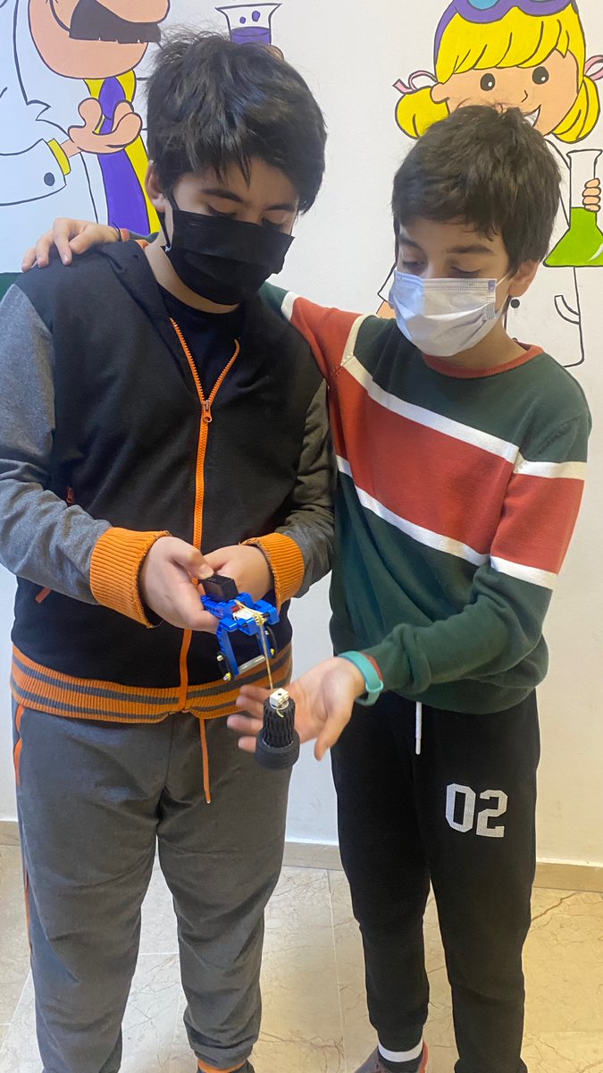 6. Sınıf öğrencilerimizle probleme dayalı “eğik düzlem” etkinliğini merakla ve eğlenerek yaptık 🌀🪤👩🏻‍🔬🧑🏻‍🔬 <a href="/kursatkayalak/">Kürşat Sadık KAYALAK</a> @ArifeKaraman6 <a href="/DogaUskudar/">DOĞA KOLEJİ ÜSKÜDAR KAMPÜSÜ</a> <a href="/mftufekci/">Mehmet Fatih Tüfekçi</a>