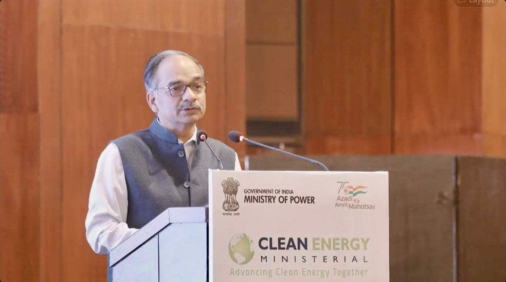 beeindiadigital's tweet photo. "India has formulated an effective roadmap for #energytransition which is based on 2 pillars- increasing renewable sources share and increasing #energyefficiency & bringing down #emissionintensity." - Shri Alok Kumar, Secretary, @MinOfPower https://t.co/VcWmio7hhY