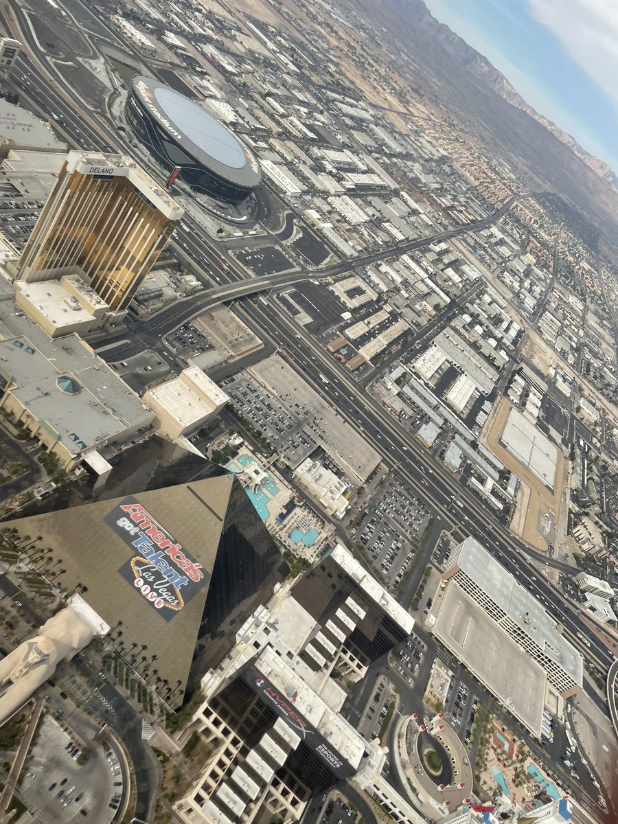 helen_patching's tweet photo. Las Vegas, you were everything and more!! #onlyinvegas #grandcanyon #lifejustkeepsgettingbetter 🚁😊🎰 https://t.co/M703OgRe95