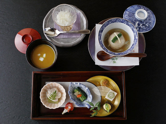 dressing_mag's tweet photo. ＼銀座の人気レストラン7選🍴／
お店が多くて迷う！そんなあなたにオススメなまとめです🧐
https://t.co/qa1V6Ajg63
老舗も有名店も多く、今なお多くの人から愛される銀座エリア。
せっかく銀座で食事をするなら、ぜひ！というお店を編集部で厳選しました！春の銀座散策にお役立てください😋🍴 https://t.co/1v2ri5qPBh