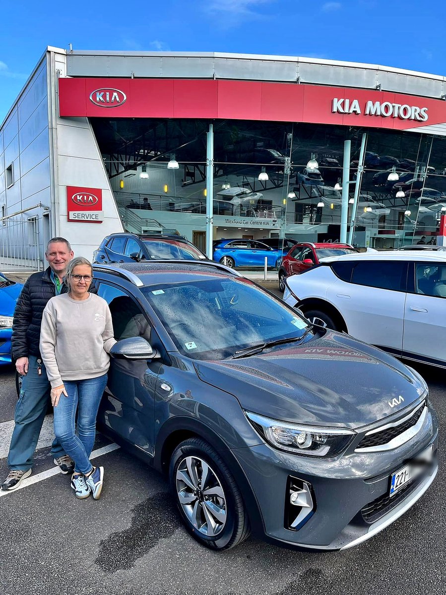 WCCKia's tweet photo. Karen and Paddy are absolutely delighted with their change to KIA, seen here collecting their all new 2022 KIA Stonic K2 😀

#NewCar #HappyCustomers #Kia #Kiastonic https://t.co/f0hyDqizBp
