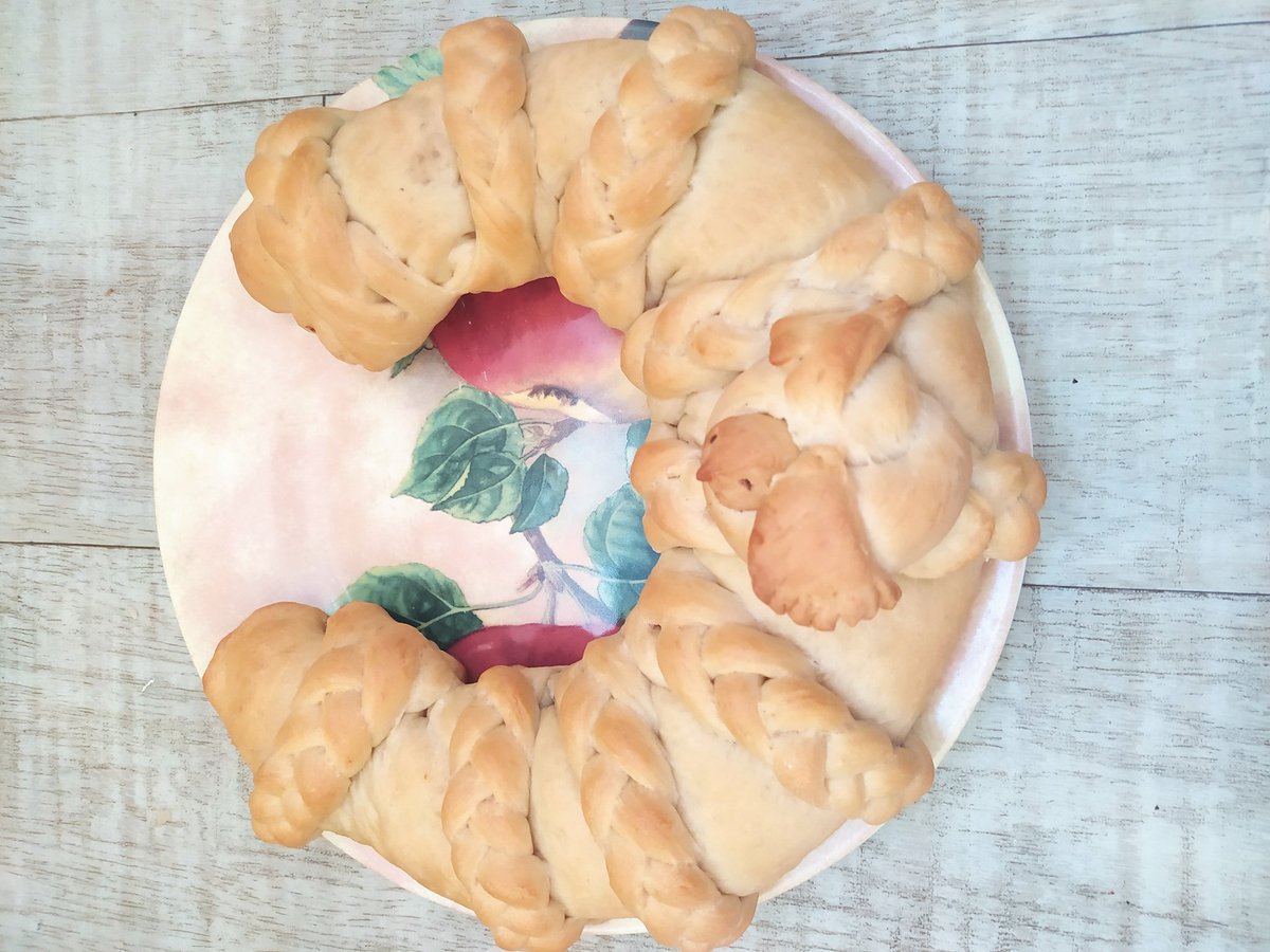 Постный луковый пирог с декором от  сына.