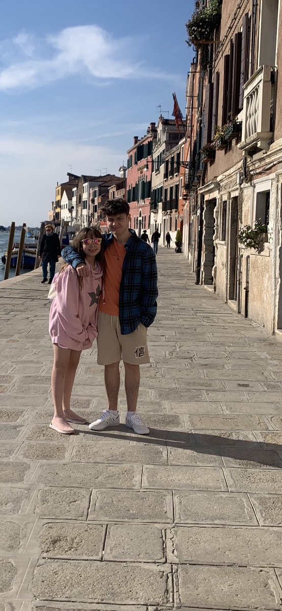 gerrymasonrolls's tweet photo. Mason-Rolls family making memories #venice  @WimboldsleyCPS https://t.co/Dogj5jVwDN