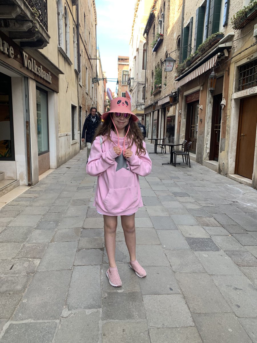 gerrymasonrolls's tweet photo. Mason-Rolls family making memories #venice  @WimboldsleyCPS https://t.co/Dogj5jVwDN