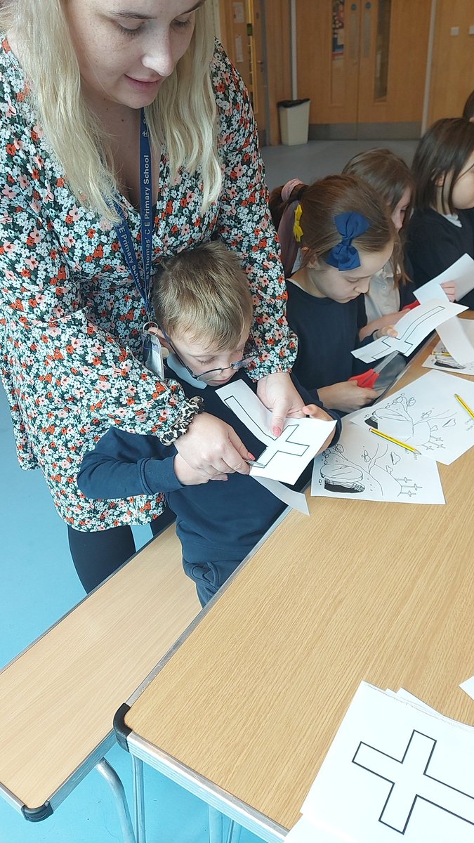 StThomasHeaton's tweet photo. #RE #4VS #4LP #4MP
Reverend George and Reverend Katie talked to Year 4 about how the cross is not only a symbol of suffering but also of hope. https://t.co/wZggBtgLar