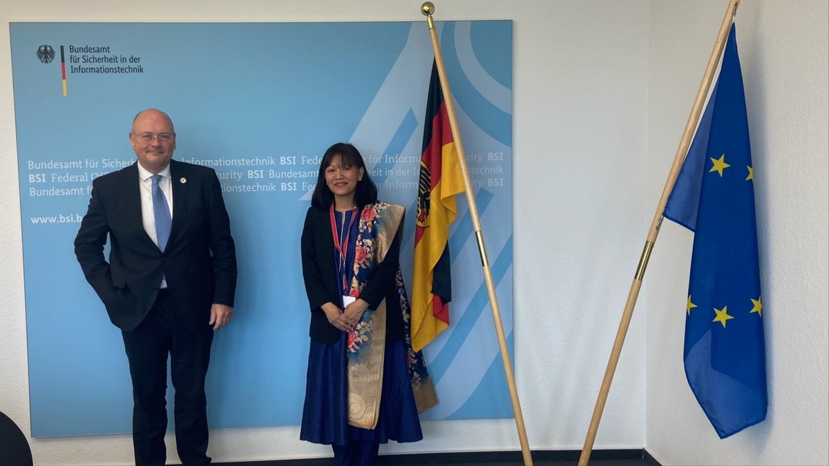 ArneSchoenbohm's tweet photo. Great meeting with the distinguished Indian Delegation during 🇮🇳-🇩🇪 Cyber Consultations. Cybersecurity is precondition for successful digitalization of state, business and society. 🇮🇳 &amp; 🇩🇪 joining efforts in this can maximize benefits and minimize risks in a volatile environment. https://t.co/7SAAh98R6D