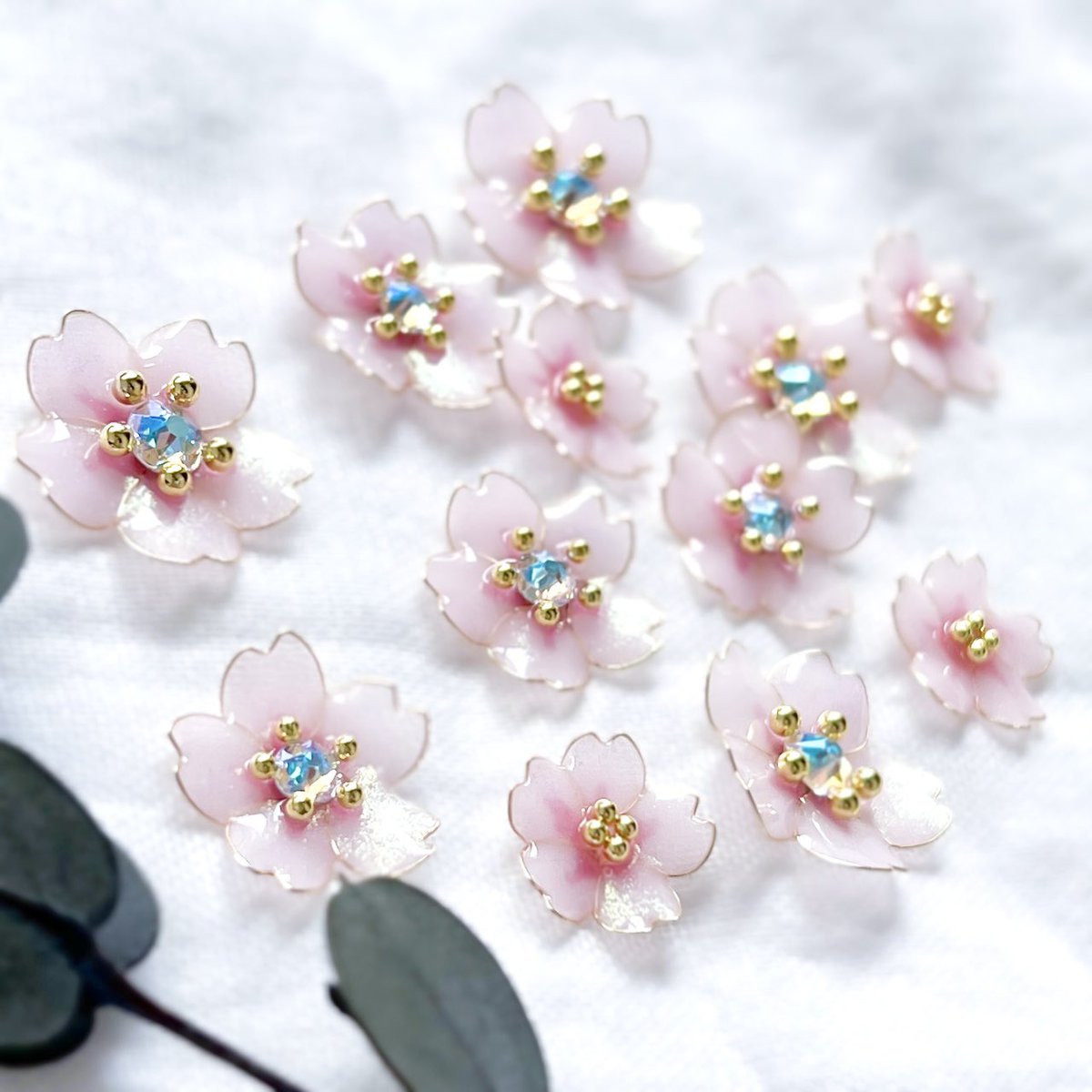 handmade_licht's tweet photo. 桜満開🌸𓂃 𓈒𓏸
本物の桜はもうすぐ終わっちゃうけど、耳元や指元で桜を咲かせて楽しんでほしいな⸜ ♡ ⸝ https://t.co/8a8onxWQGN