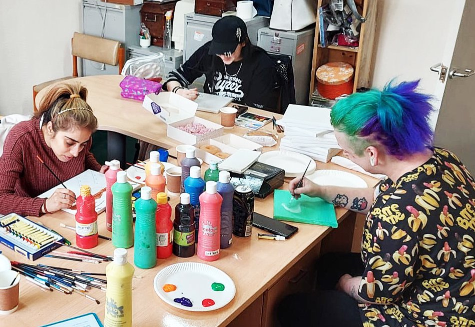 transformhs's tweet photo. Spelthorne clients have been showing off their artistic skills by creating some pictures to brighten up meeting spaces. Housing & Support Officer Jennie said colleagues and clients alike had been delighted by the beautiful canvasses created. #SpelthorneFocus #TransformAt50 https://t.co/HrdNACpZY0