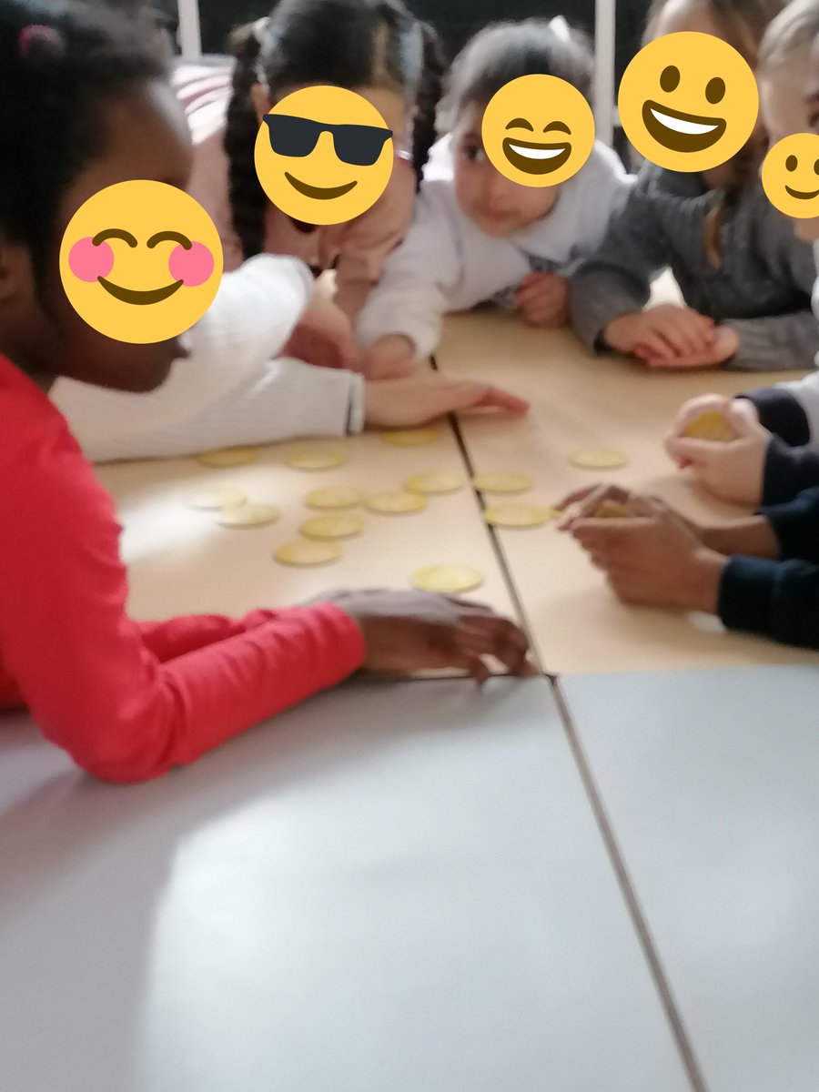 EcoleCentre's tweet photo. #SemaineDesLangues au cycle 1, on joue, on chante on écoute des histoires en anglais @DSDEN_Aisne @ienSoissons @NDumaux @PINEL1 https://t.co/WLx2An8zEI