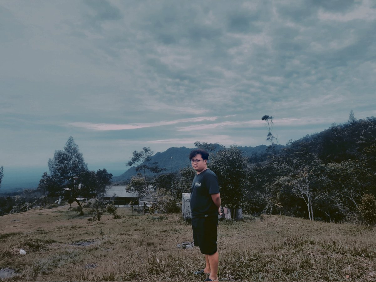 KHRLADZM_'s tweet photo. tak selamanya kita terus bisa mengikuti alur saja. Disaat kita sedang mendapat pilihan, disitulah kita dituntut untuk bisa memilih dan menentukan arah. https://t.co/eM24QrnnUG