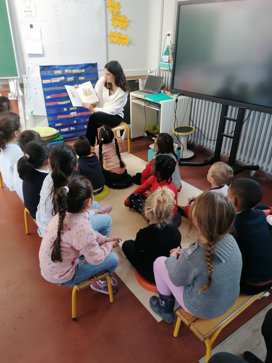 EcoleCentre's tweet photo. #SemaineDesLangues au cycle 1, on joue, on chante on écoute des histoires en anglais @DSDEN_Aisne @ienSoissons @NDumaux @PINEL1 https://t.co/WLx2An8zEI