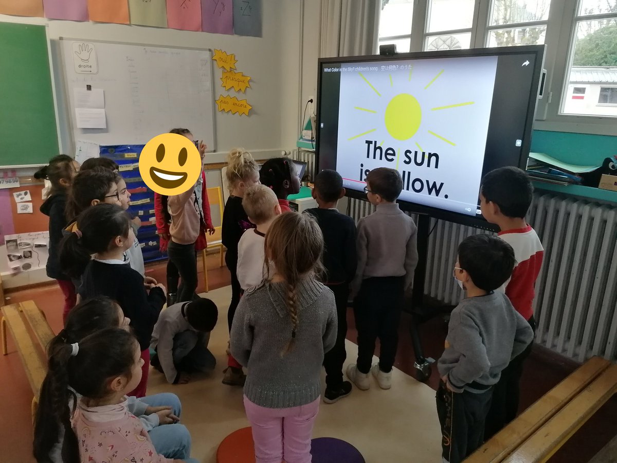 EcoleCentre's tweet photo. #SemaineDesLangues au cycle 1, on joue, on chante on écoute des histoires en anglais @DSDEN_Aisne @ienSoissons @NDumaux @PINEL1 https://t.co/WLx2An8zEI