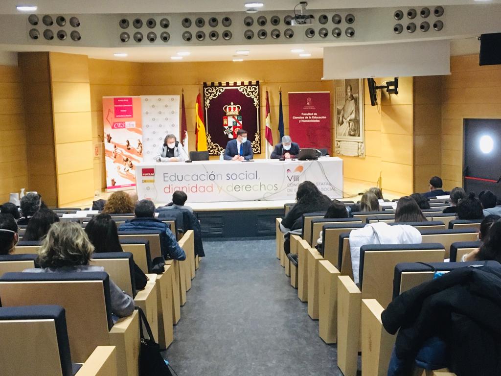 Diálogo abierto,  Educación y Servicios Sociales en Castilla-La Mancha, con el Viceconsejero de Educación, Amador Pastor y el Director General de Infancia y Familias, Gregorio Gómez.
#8congresoeduso
#8congresojornadacuenca
#cesclm