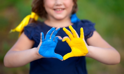 JeugdbiebNieuws's tweet image. Op jeugdbieb.nl/oekraine verzamelen we sites voor Oekraïense kinderen / для українських дітей
Met lesmateriaal, e-books, verhalen, spelletjes in de Oekraïense taal.
Deel dit met leerkrachten, ouders, bibliotheekmedewerkers en anderen.
#onderwijs #bibliotheken #oekraine