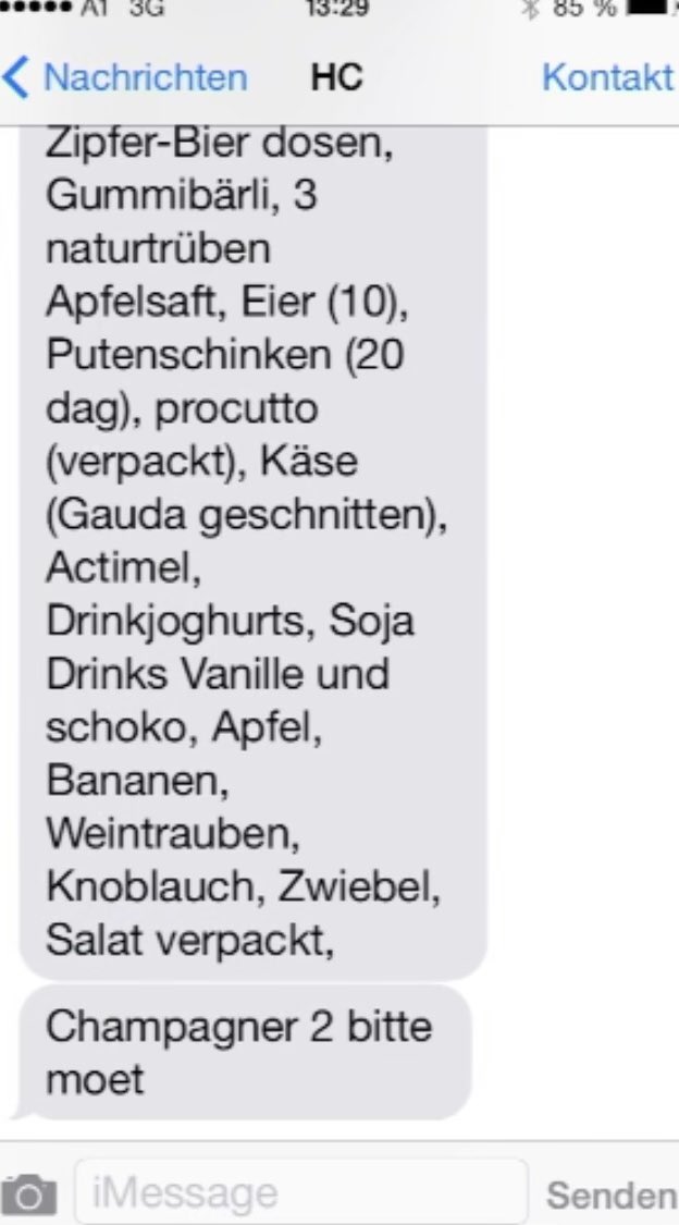 ArminWolf's tweet photo. HC Straches ehem. Leibwächter hat für eine ORFeins-Doku erstmals einige der Aufträge gezeigt, die er von seinem damaligen Chef praktisch täglich per SMS bekam: 
https://t.co/dj0qB0DlzH https://t.co/PBRg35KkSR