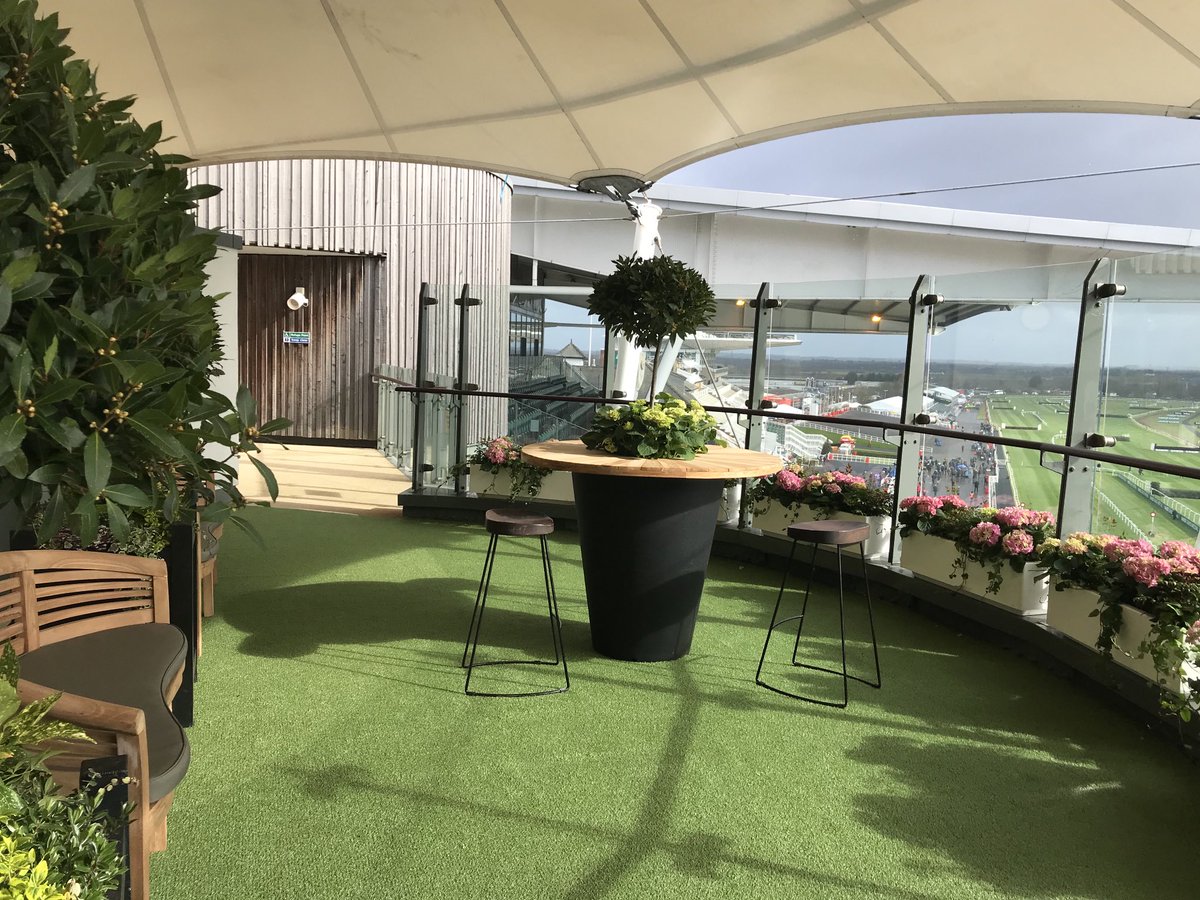 AR_EventsLtd's tweet photo. Day 1 of the Grand National Festival at Aintree https://t.co/kdmNUdgRJz