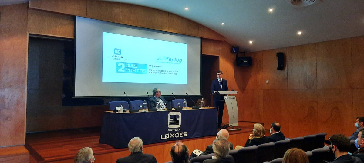 2 Dias 2 Portos
Inicio da sessão 2 Dias 2 Portos organizada pela <a href="/aplog/">APLOG</a> no Auditório Lima Torres do Centro de Formação do Porto de Leixões.  #logistica #aplog #portodeleixoes