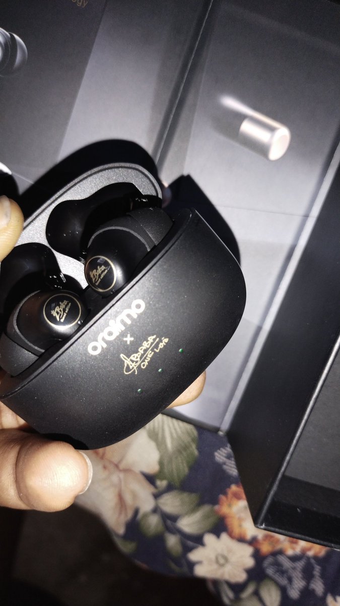 spiikeycrypt's tweet photo. @OraimoMate Now part of the Oraimo family
@official2baba #oraimo #freepods3 https://t.co/nxeGVIQ8QF