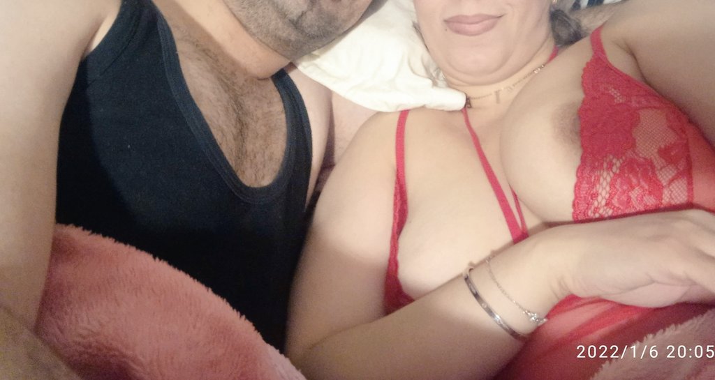 LS17570882's tweet photo. Les couples maries montrez vou https://t.co/JMNEdEBzl6