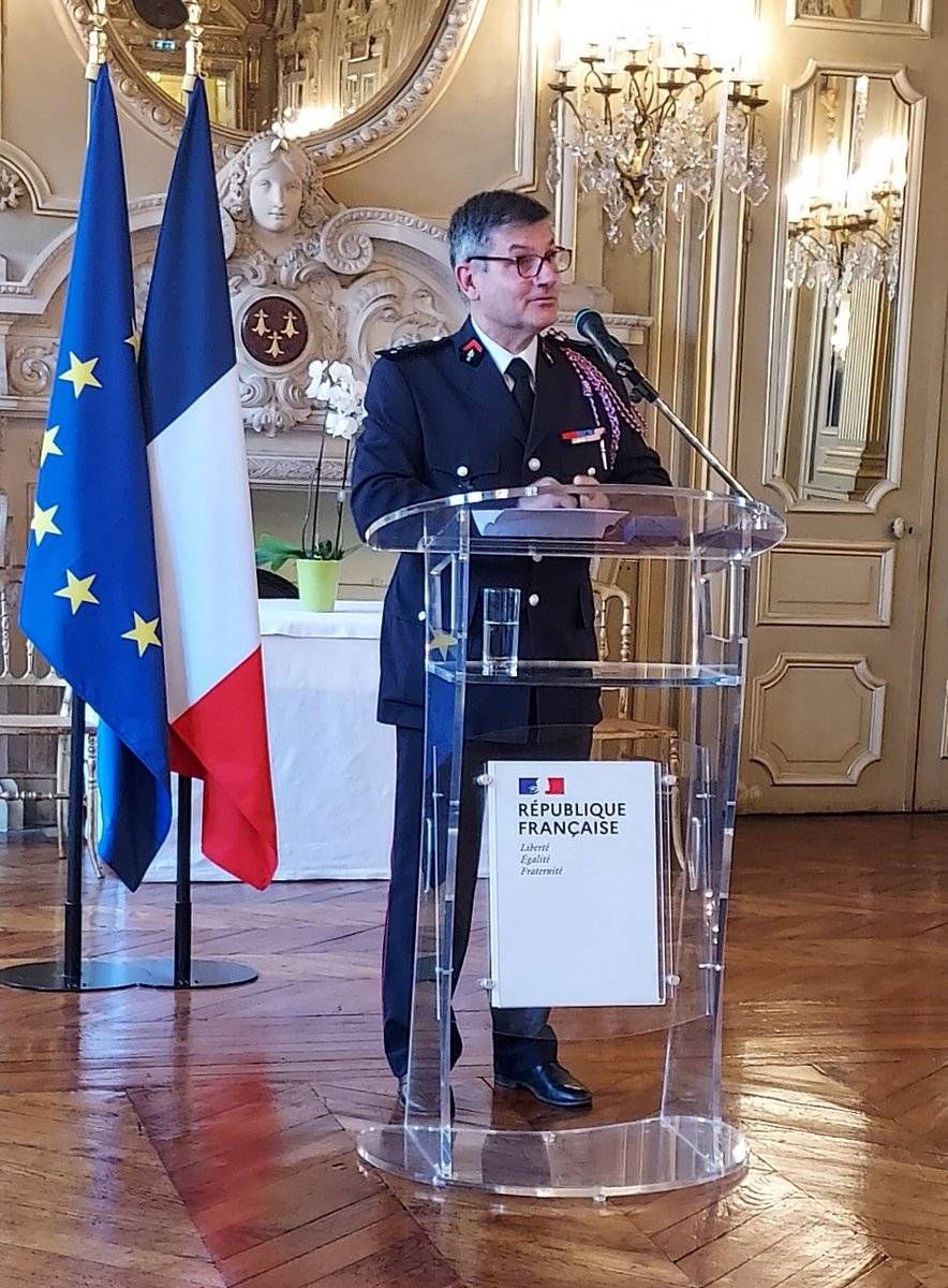sdis53's tweet photo. Présence du SDIS 53 @sdis53, ce 5 avril à l'Hôtel de Région Bretagne à Rennes, à l'occasion du départ de M. Patrick BAUTHEAC, chef d'état-major interministériel de zone de défense et de sécurité.
@CozOuest #prefecture35 @SecCivileFrance
Bon vent et bonne retraite M. BAUTHEAC https://t.co/BzSS4Br0EG