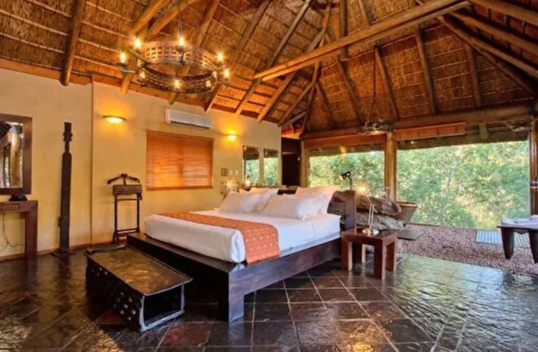 📍 Sediba Luxury Safari Lodge.

Surrounded by the sights and sounds of the wilderness, the luxury double suites offer approximately 120 m2 of privacy, peace, and quiet in a stylish and appealing design with true African touches.

Bookings : sediba.com

#Golimpopo