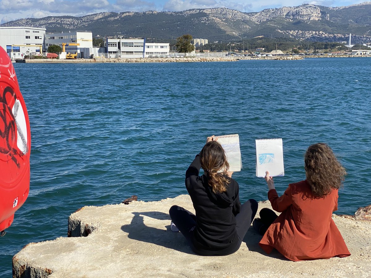Capturer le #bleu? Sortir de la classe,reflets transparences, travailler sur le motif #Lignedecôtes #projet des première spe #artsplastiques @FracRegionSud⁩ ⁦<a href="/LyceeBeaussier/">Lycee_Beaussier</a>⁩ @igartsplastique⁩ ⁦<a href="/CroisonnierH/">Croisonnier Hélène</a>⁩ ⁦<a href="/JR_Arts_06/">JRarts J.Rouch</a>⁩ ⁦<a href="/laseynesurmer/">La Seyne-sur-Mer</a>⁩