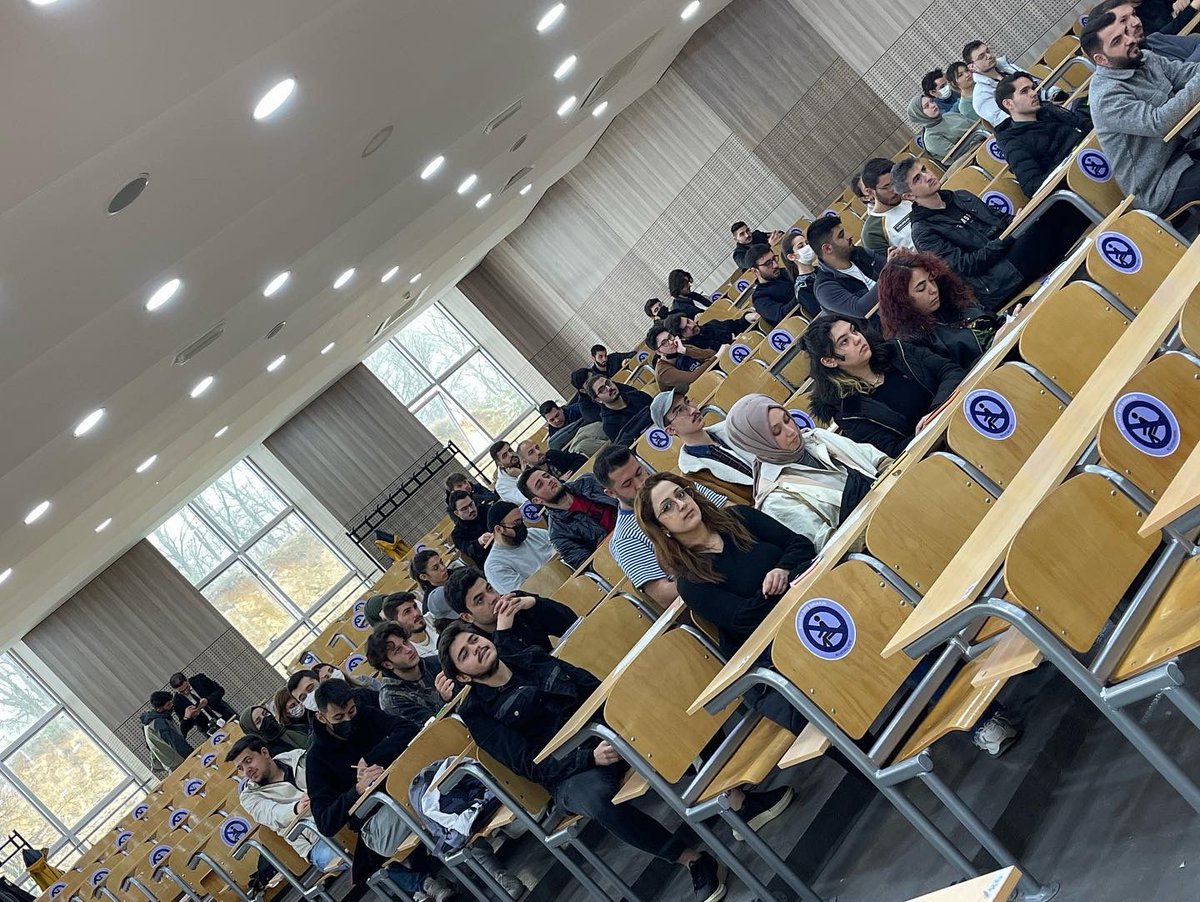 Karasu Belediye Başkanı İshak SARI Siyaset Bilimi ve Kamu Yönetimi Bölümünün "Kentsel Sorunların Yönetimi" dersinde öğrencilerimizle bir araya geldi. Başkanımıza ziyareti ve katkıları için teşekkür ediyoruz. <a href="/mmustafacalisir/">Mustafa ÇALIŞIR</a> <a href="/sauhaber/">Saü</a> <a href="/ishaksari/">İshak Sarı</a>