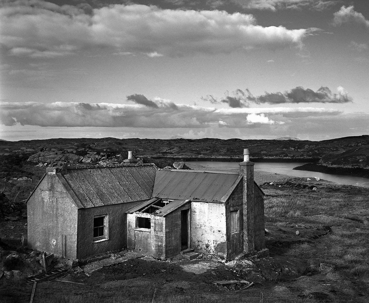 TEMLIGHTIMAGES's tweet photo. Abandoned Croft, South Uist, Western Isles
#blackandwhitephotography #blackandwhitephoto #believeinfilm #bnwphotography #koniOmega #shootfilmbenice #filmisnotdead @UistArts @isleofsouthuist https://t.co/xRxW5HoBXw