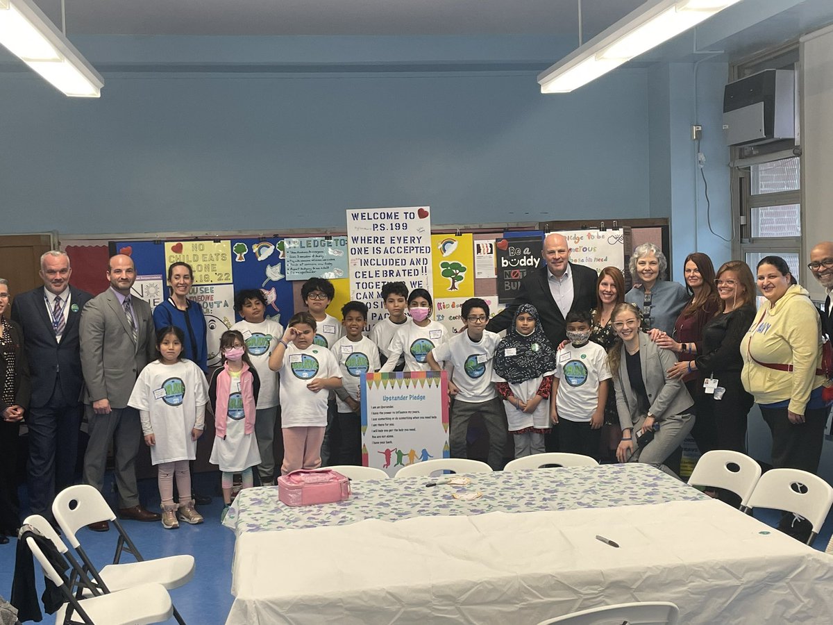 Congratulations 2 our amazing student leaders on being superstar role models!⭐️💫At @PS_199Q we’re always promoting our Kindness Campaign & on 4/6/22 we celebrated our student leaders w/the help of Michael Mulgrew, UFT BRAVE  @UFT & Superintendent Chan (D24!!) #NoChildEatsAlone