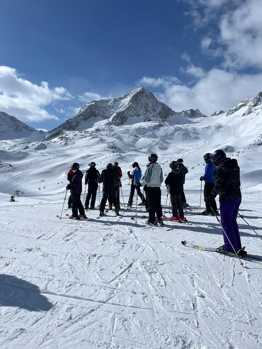 wrenski2022's tweet photo. Last day skiing and the weather remains glorious https://t.co/D7k8LDxPPj
