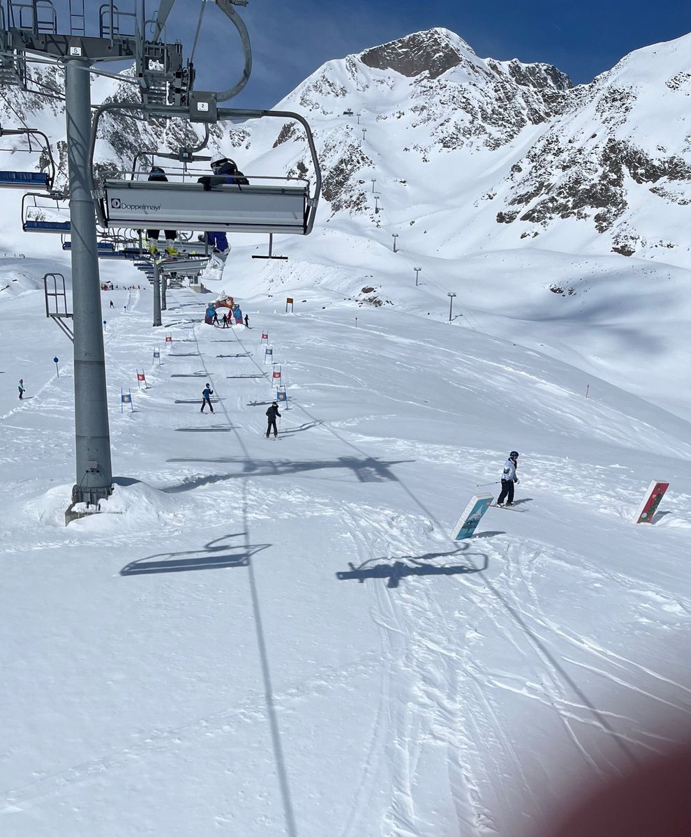 wrenski2022's tweet photo. Last day skiing and the weather remains glorious https://t.co/D7k8LDxPPj