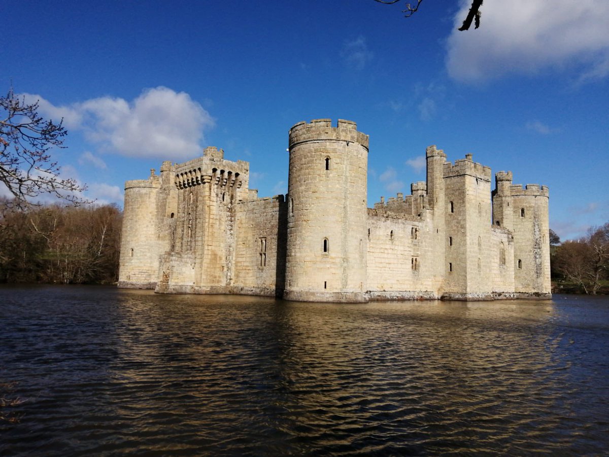 emmabest2000's tweet photo. The OH is off exploring and is sending me dozens photos, beside himself with excitement. I knew this when I married him. #castles #morecastles #magnificentcastle #anothercastle @k8_buchanan @TheCastleGuy @LachieTeuchter https://t.co/Matq3BCeam