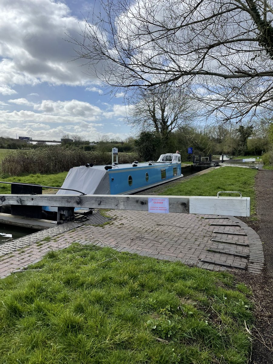 elbonharas's tweet photo. Day 5 #EpicVoyage
Beginning of the Oxford Canal
#BoatsThatTweet
#TinyLock 😊 https://t.co/vvtHw2gDI1