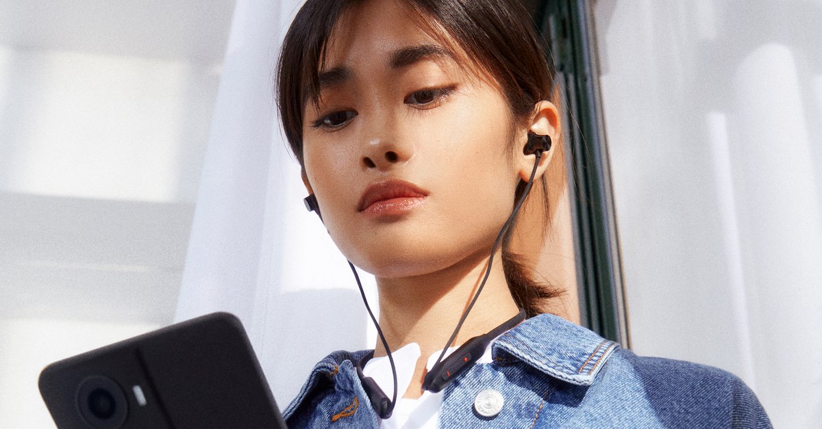 OnePlus_IN's tweet image. With the OnePlus Bullets Wireless Z2, feel the music reverberate #BeyondBassic. Get yours onepl.us/Mt