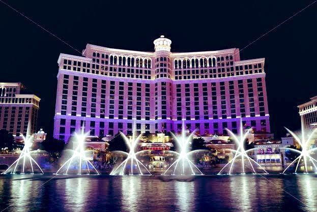 kiss_seven7's tweet photo. — Las Vegas se ha tornado de color púrpura, realmente se ha convertido en la ciudad de BTS Y ARMY, todo es precioso.

I #VoteBTS (@BTS_twt) as my Favorite Music Group at the 2022 #KCA! https://t.co/4Etw6MqZM2