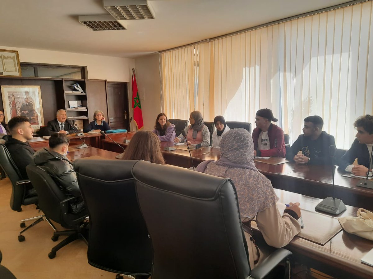 UNICEFMaroc's tweet photo. 『 Au sein de la direction de l’éducation non formelle , nous donnons une 2ème chance aux #enfants et #adolescents les plus vulnérables – l’éducation est un #droit 』. Mr Hssain Oujour, Directeur de l’éducation non formelle lors de la visite des membres du #CPAJ à Rabat. 1/3 https://t.co/PWFmkyumb7