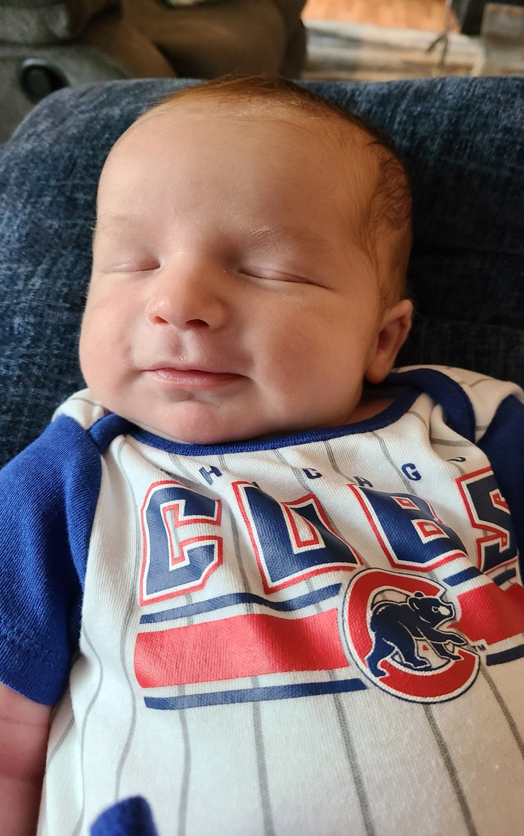 JPmom322's tweet image. The newest @Cubs fan is ready for opening day! Teaching my son which Chicago team is the right one to root for. #GoCubsGo #2WeeksOld