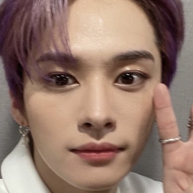 his eyes are sparkling :((