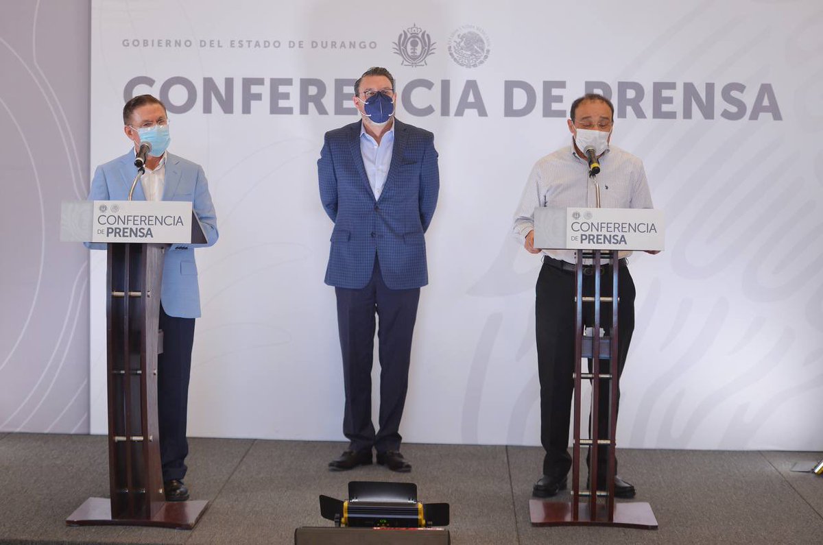 AispuroDurango's tweet photo. #BuenDía Amigos participamos #EnVivo en la conferencia diaria de actualización #COVID19

En los últimos tres días se aplicaron 34 mil 709 vacunas en todo el estado. De manera especial felicito a los 3 mil 588 duranguenses que por primera vez, tomaron la decisión de vacunarse. https://t.co/s7k4dSgNYv