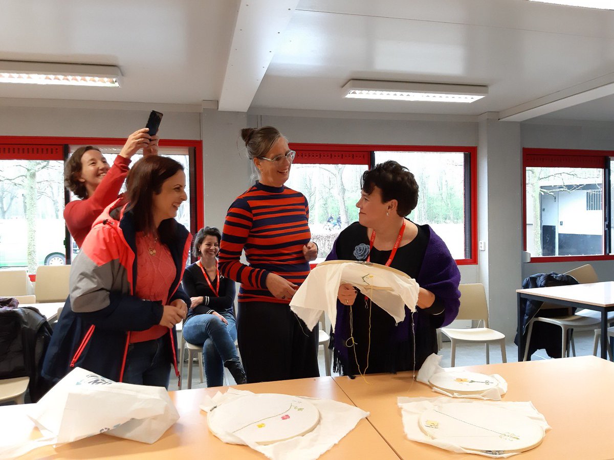 Op uitnodiging van Welkom in Utrecht bezochten burgemeester @sharon_dijksma en wethouder Rachel Streefland de noodopvang Star Lodge in Utrecht. Vrijwilligers en bewoners vertelden over de vele activiteiten op locatie zoals Nederlandse les en haken. Het was een geslaagd bezoek!