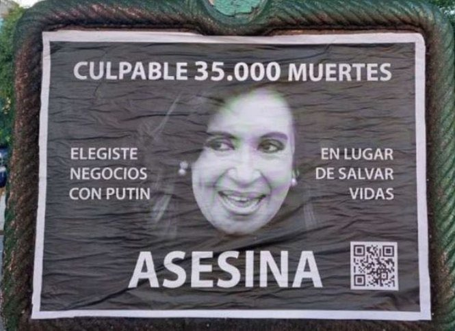 Piquincho1's tweet photo. Parece que el hash #CristinaAsesina está trendeando.
Le damos manija?
Por los muertos de Once, los de la inundación en La Plata, los Wichis muertos de hambre, los miles por la falta de vacunas, los asesinados por el crecimiento del narco, y muchos más:
#CristinaAsesina 
RT! https://t.co/zonz9IKY6p