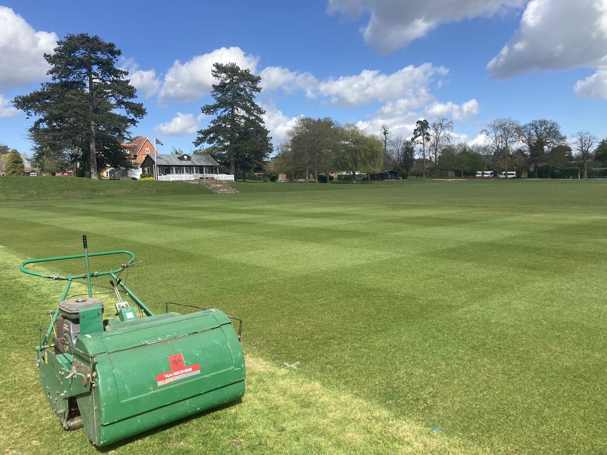 RobCourt89's tweet photo. A 20mm double cut on Main Square this afternoon. Not looking too shabby in the sun!

#cricketsquare #cricket #ransomes #groundsman #groundsmanlife #caldicottgrounds https://t.co/11lRfoIx9U