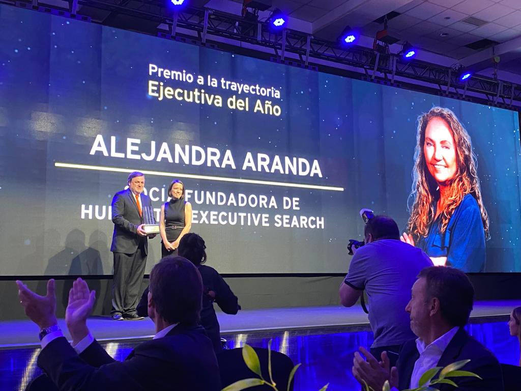 📸En la XV Premiación Empresarial de <a href="/EYChile/">EY Chile</a> y  El Mercurio celebrando a quienes, desde sus respectivos campos, contribuyen al desarrollo de nuestro país 

Agradecida de la invitación y una de mis últimas actividades como presidenta del <a href="/CNTVChile/">CNTVChile</a>

Felicitaciones a los premiados