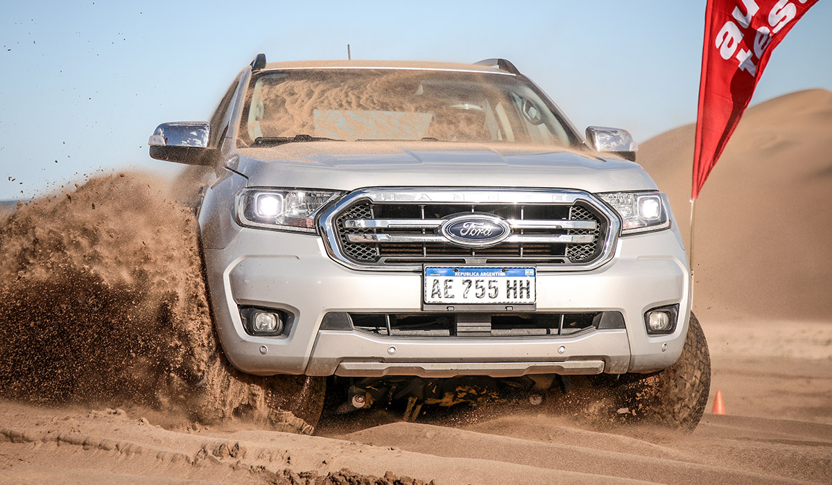 AutoTestArg's tweet photo. MASTER TEST ARENA (Pick Ups medianas)
.
🚘 Ford Ranger Limited
👉 Motor: 5L / 3.2 turbodiésel
👉 Potencia: 200 CV
👉 Torque: 470 Nm
👉 Caja: automática, 6 marchas
.
¿Cómo creés que le irá a la pick up de la marca norteamericana?
.
#ford4x4 #MasterTestAT #fordranger #razafuerte https://t.co/qnjDToR1TD