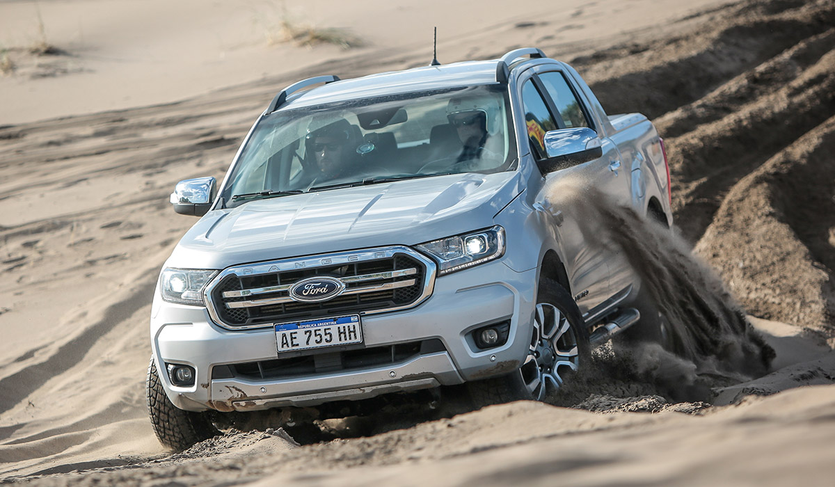 AutoTestArg's tweet photo. MASTER TEST ARENA (Pick Ups medianas)
.
🚘 Ford Ranger Limited
👉 Motor: 5L / 3.2 turbodiésel
👉 Potencia: 200 CV
👉 Torque: 470 Nm
👉 Caja: automática, 6 marchas
.
¿Cómo creés que le irá a la pick up de la marca norteamericana?
.
#ford4x4 #MasterTestAT #fordranger #razafuerte https://t.co/qnjDToR1TD